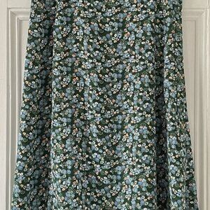 Uniqlo Printed Slit Midi Skirt Green Blue Floral in Size Medium
